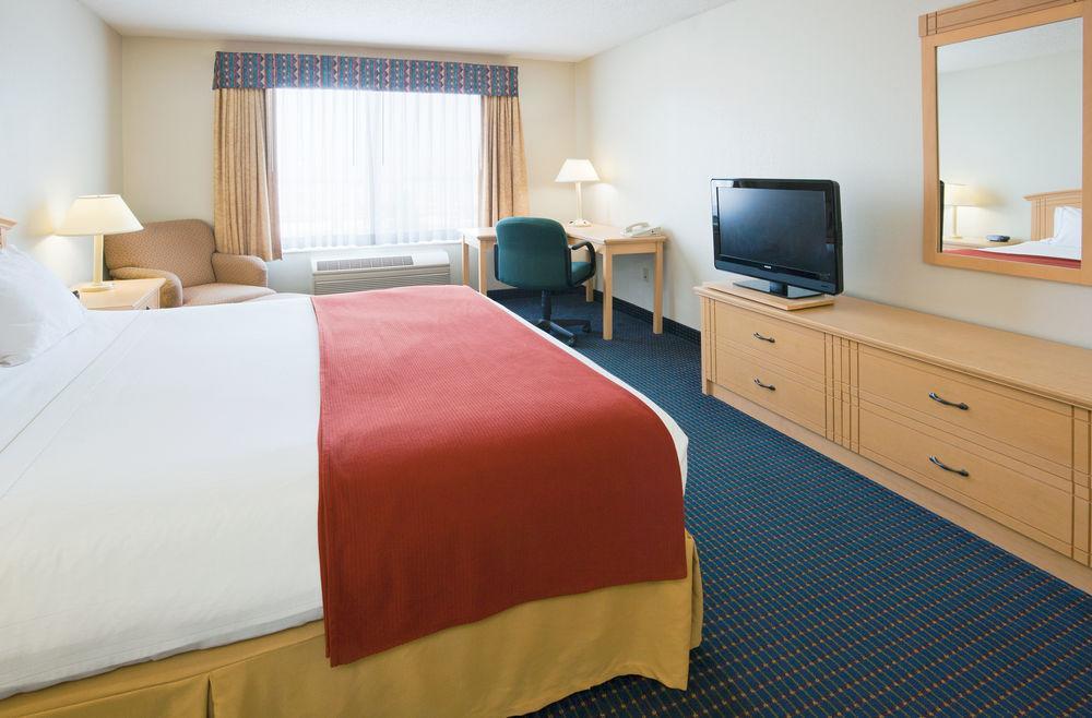 Holiday Inn Express & Suites Superior By Ihg Room photo